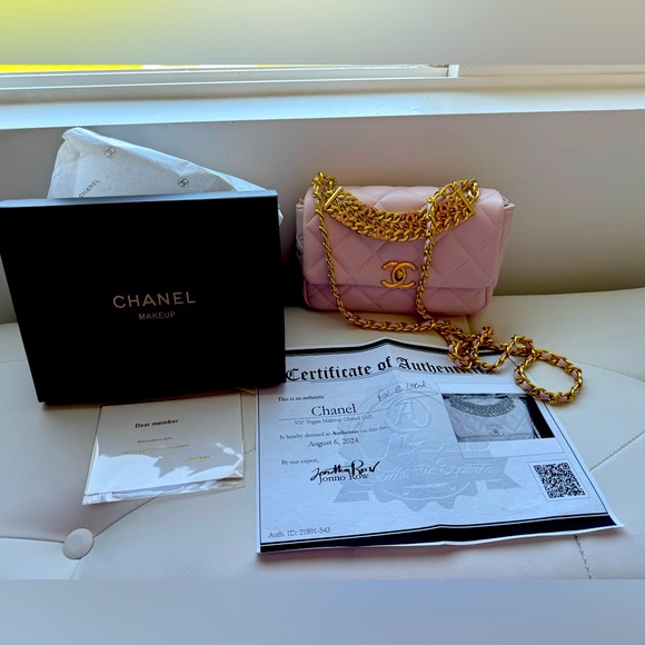NEW CHANEL make up Crossbody - Picture 1 of 13